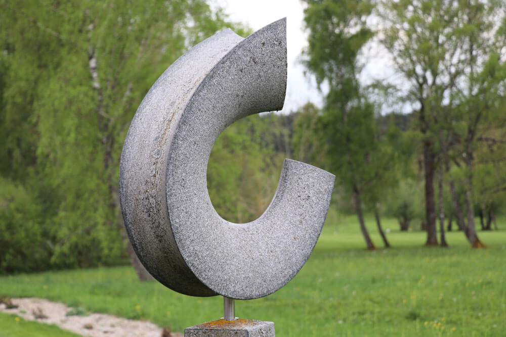 Skulptur am Golfclub Freudenstadt Haug Stone Steinmetz